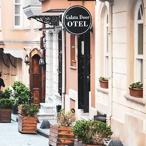 4* Отель Galata Door